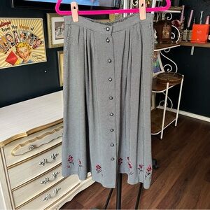 Vintage Button-Down Skirt with Floral Embroidery Size 10